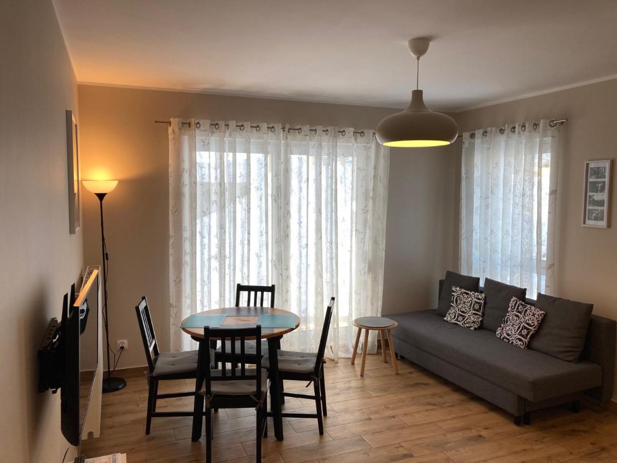 Apartament "Hotelik" ชกลาร์สกา ปอเรมบา ภายนอก รูปภาพ